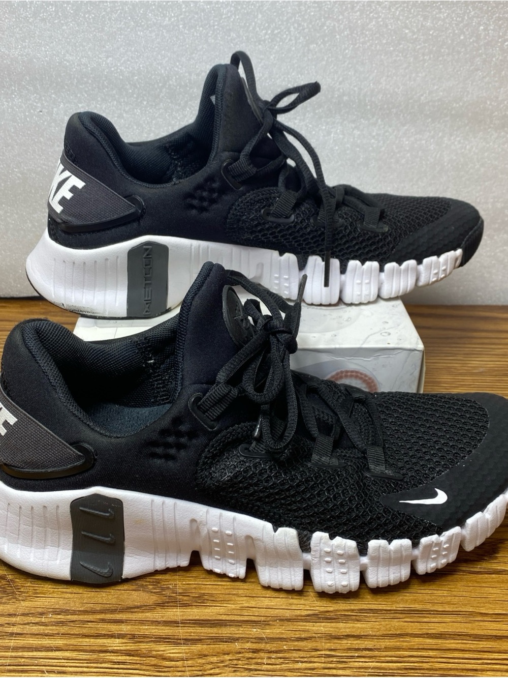 Nike Free Metcon 4 Shoes Mens Size 6 Black White Athletic Training Gym Sneakers